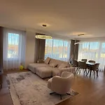 Luxury Oasis In The Heart Of The Apartament